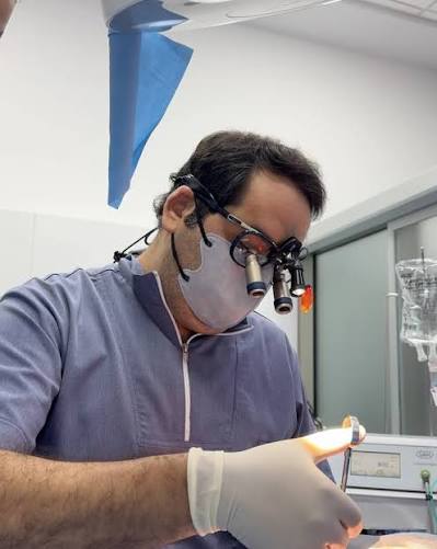 Dr. İkram Sadıqov cərrahi müdaxilə zamanı